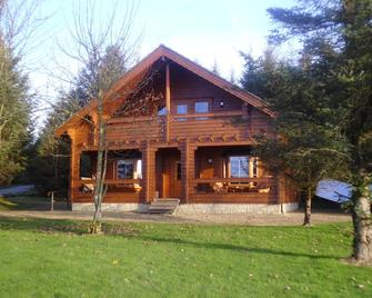 Luxurious Riverfront Log Cabin set in a tranquil woodland location - Ballyconnell - Building