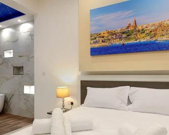 Gem Beachfront Apt with Amazing Bay and Sea Views - Birżebbuġa - Bedroom