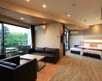 Izukogen Wanwan Paradise Hotel & Cottage - Itō - Living room