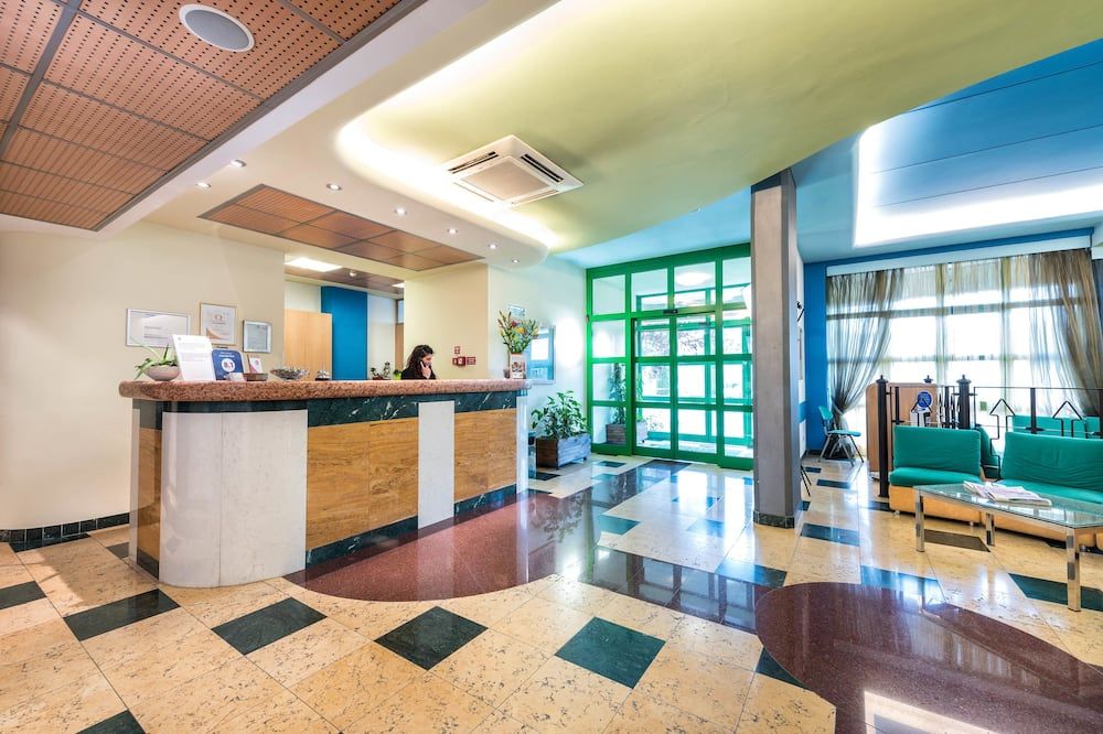 West Point Airport Hotel thumbnail 3