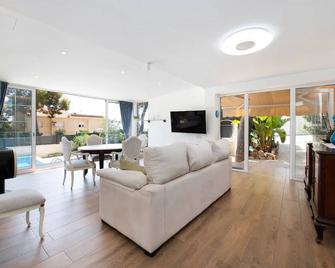 Ethel - Castelldefels - Ruang tamu