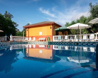 Hotel Zeus - Merida - Bazén