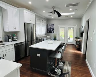 The Secret Cottage-Hidden Gem! Entire cottage with covered patio! - Poughkeepsie