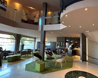 B&B HOTEL Mons Centre - Mons - Recepción