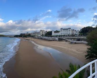 El Pisuco de Lu entre Puertochico y El Sardinero - Santander - Beach