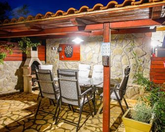 Holiday Home Casa Bianca - Malinska - Patio