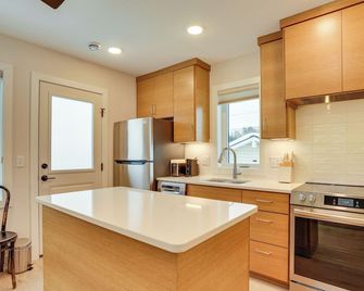 1 Mi to Carleton College: Wfh-friendly Apartment - Northfield - Kuchyň