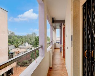 Hotel O by OYO Murari Grand - Tenali - Balcón