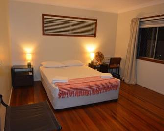Great Location Large House on Half Acre Block - Gladstone - Bedroom