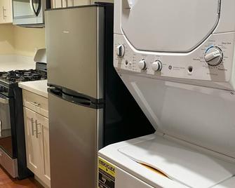 Entire cozy studio w/ separate entrance w/in walking distance to UCD Med Ctr - Sacramento - Lavandería