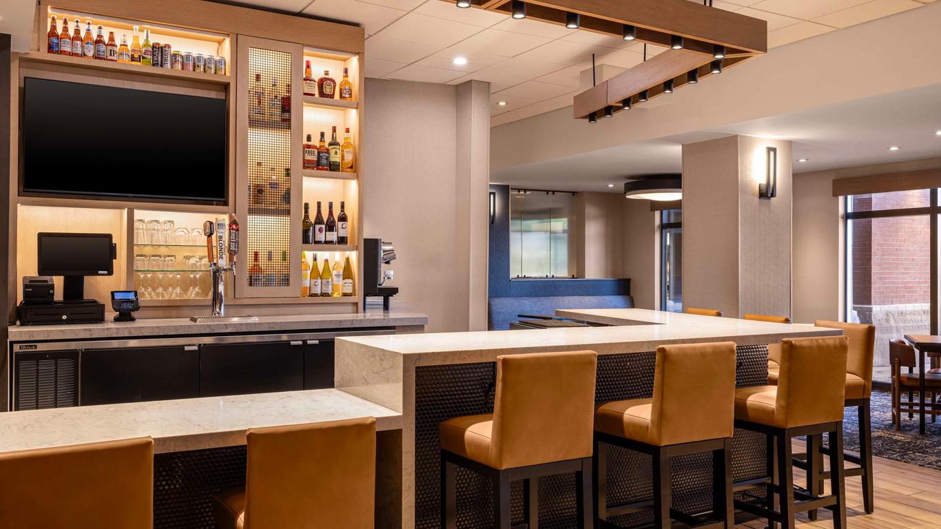 جياة بليس تيمبي فينيكس إيربورت