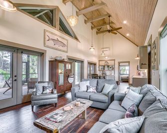 Riverfront Fisher’s Paradise in Florida w/ Dock! - Inglis