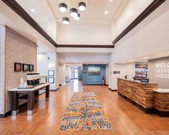 Hampton Inn & Suites Seattle/Kent - Kent - Рецепція