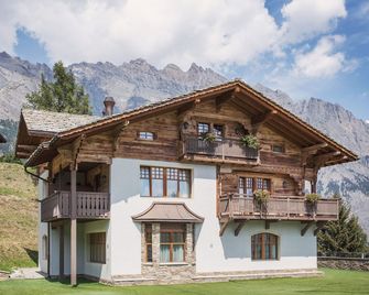 Guesthouse Hotel Between - Chamoson - Gebäude