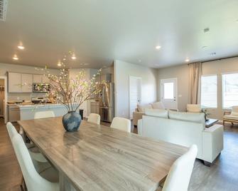 Mongou Vacation Home - Yukon - Dining room