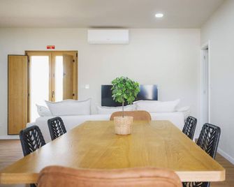 Pistachio Grey Villa, A Nature Retreat in Idanha-a-Nova - Idanha-a-Nova - Comedor