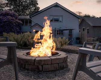 The Carriage House 1836 - Millersburg - Patio