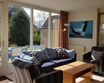 A beautiful house with incredible views on a corner lot - Sint Maarten - Living room