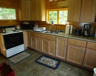 Waterfront Cottage With An Awesome View Of Capital And Burnt Island - Southport - Kitchen