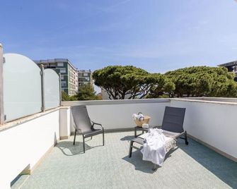 Hotel Adriatica con Piscina - ריצ'ונה - מרפסת