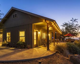 Amazing Mt Views-Sparkling Hot Tub-Abundant Wildlife - Ramona - Building