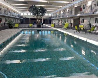 Extended Stay America Select Suites - Sterling - Sterling - Piscina