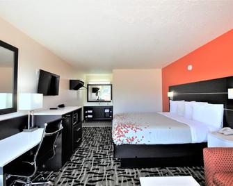 Travel Inn - Eutaw - Bedroom