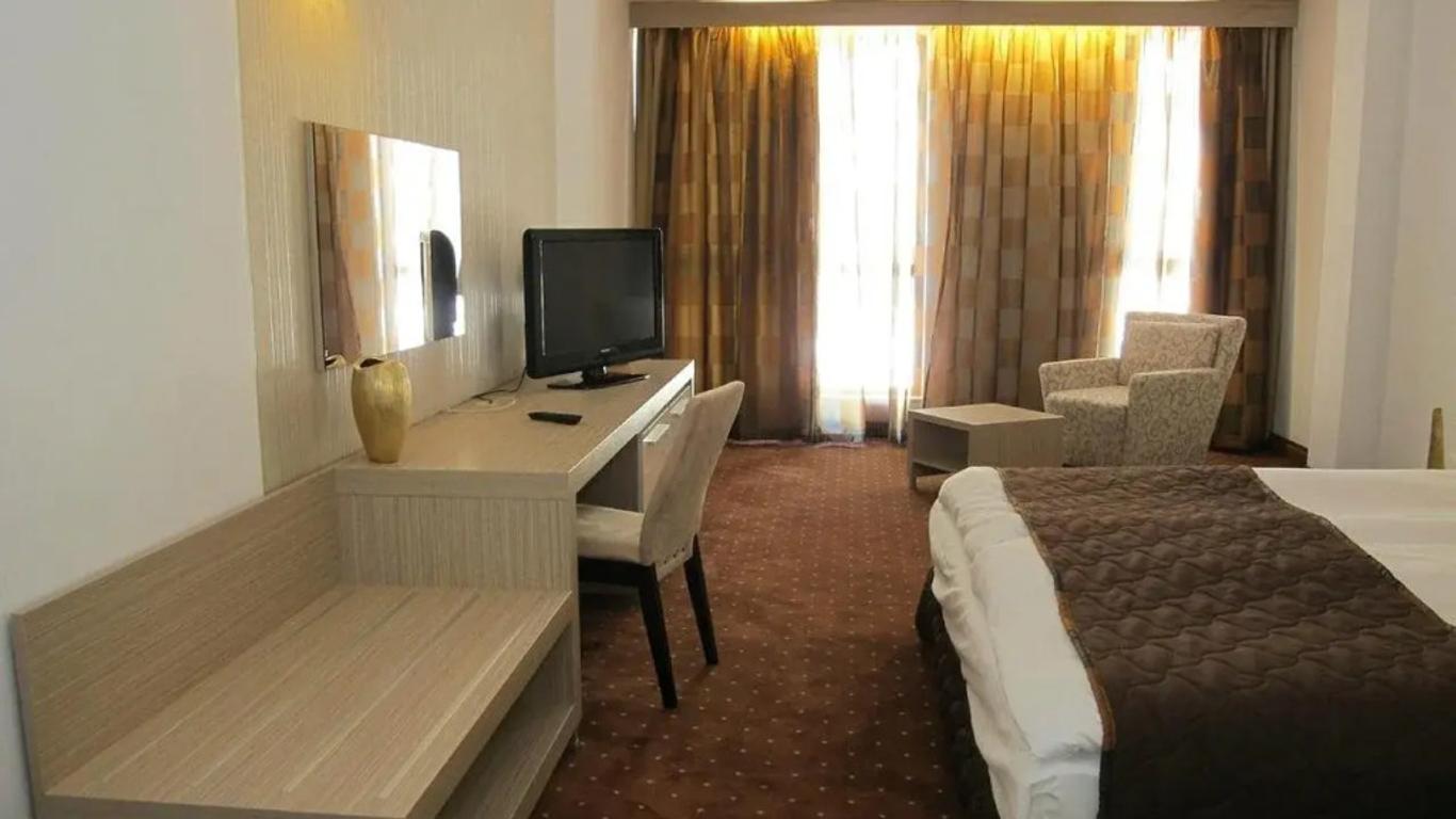 Radina's Way Hotel