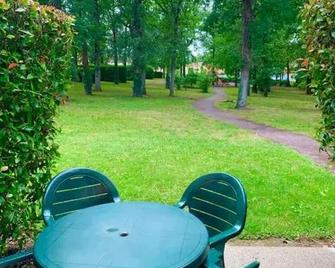 Appartement dans joli village de vacances 47150 - Monflanquin - Patio
