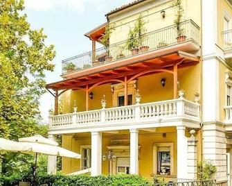 Hotel Mazzocca - Caramanico Terme - Building