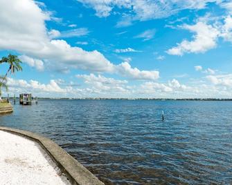 Open Water Home. Bring Your Boat. Sunrise And Sunset Views. No Storm Damage - Ellenton - Beach