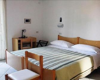 Hotel Serafini - Misano Adriatico - Habitación