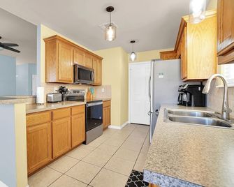 Charming 3-bedroom house in tranquil Altus with AC by Altus TDY House - Altus - Keuken
