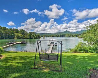 Lakefront Hiawassee Home w/ Boat Dock & Hot Tub! - Hiawassee - Cocina