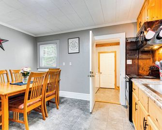 3 Mi to Dtwn! Forest City Haven with Furnished Patio - Forest City