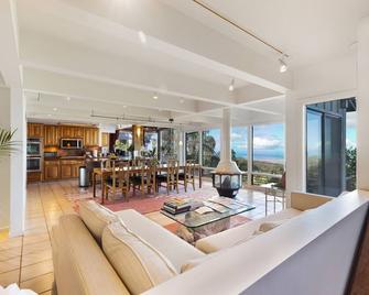 Luxury Upcountry Villa with breathtaking views - Makawao - Living room
