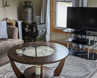 Cozy Idaho Springs Cabin: near Historic District, Hot Springs, Rafting & Trails - Idaho Springs - Huiskamer