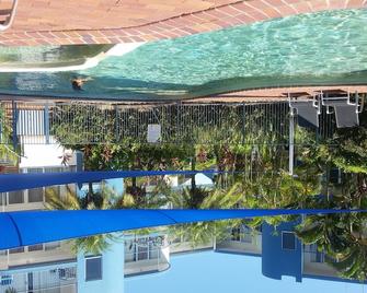 Tranquil Shores Holiday Apartments - Caloundra - Pool