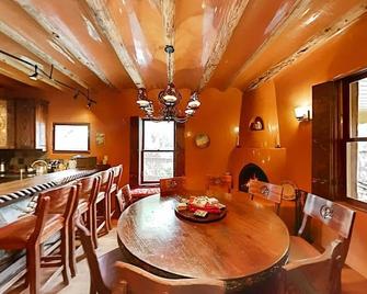 Antigua Inn-Private Historic East Side property steps from the Plaza. - سانتا في