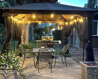 Private Getaway with All the Amenities - Anderson - Terasa