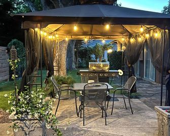 Modern Entertainment Getaway Off Sacramento River! - Anderson - Terasa