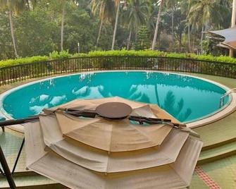 Neelams The Glitz - Calangute - Pool