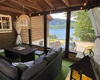 Chalet Le Supérieur – Waterfront, 6 Km From Mont-Tremblant - Lac-Supérieur - Wohnzimmer