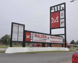 OYO Malden Airport Inn - Malden - Edificio