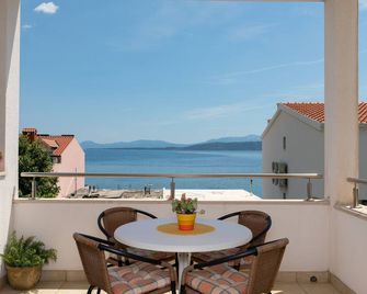 Apartments by the sea Igrane, Makarska - 18069 - Igrane - Balcony