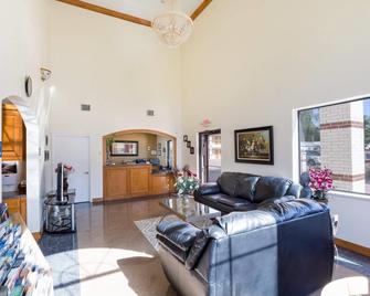Rodeway Inn & Suites Humble - Humble - Sala de estar