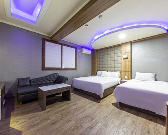 Jecheon Urban Brown Hotel - Jecheon - Camera da letto