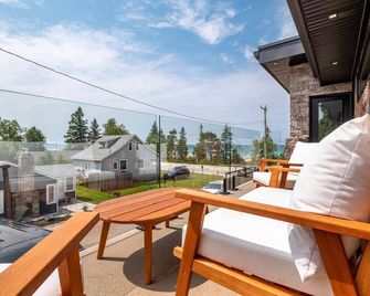 Contemporary Beachfront Home Just Steps from the Sand! - Sauble Beach - Balcony