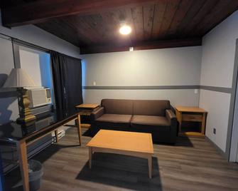 Falcon Nest Motel - Duncan - Sala de estar