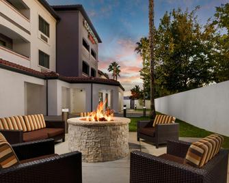 Courtyard by Marriott Palmdale - Palmdale - Veranda